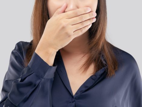 Zadah iz usta koji podseća na miris acetona može ukazivati na ove zdravstvene probleme